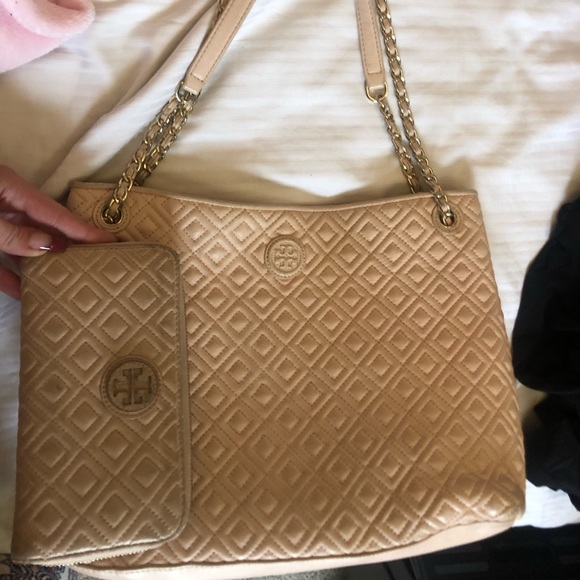 *!!SOLD!!AUTH* Tory Burch Marion Quilted Chain Tote Set - Picture 9 of 11
